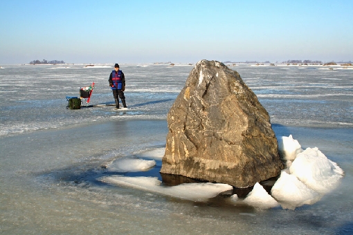 Archipelag Vaasa zalicza się do słynnych łowisk spod lodu. Skalista wysepka Raippaluoto, Panike.