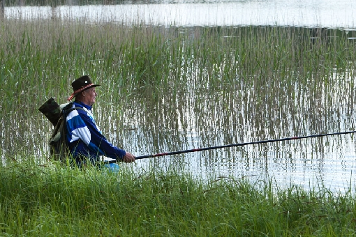 在夏季，下风处的急流周边水域是捕捉鳊鱼的理想场地。