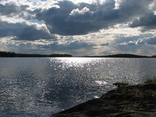 Tempo estivo sul lago Muojärvi.