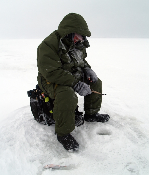 People tend to go ice-fishing far from the shores of Lake Pyhäjärvi and the wind may make you uncomfortable.