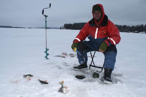 La profundidad típica para pescar por el agujero en el hielo a la perca en Rautavesi es de 5 metros.