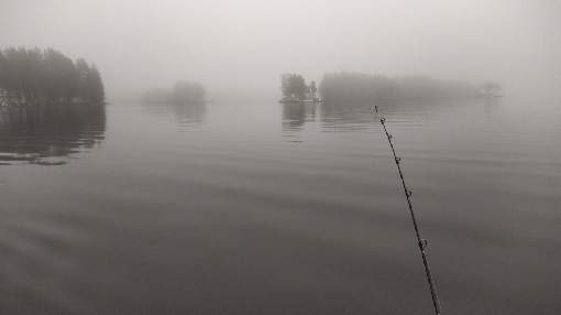 Sometimes a deep fog may suddenly appear on the fishing water. Soon you hardly can see any shores.