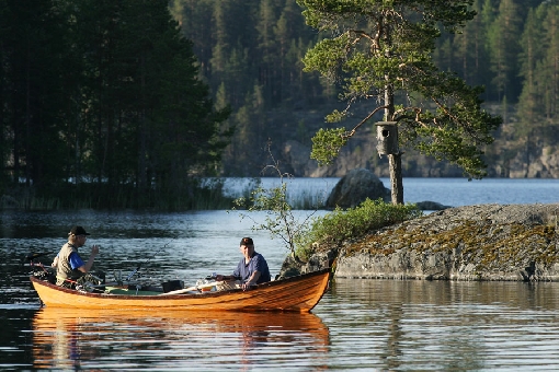 Trolling for whitefish on Lake Airakselanjärvi, Karttula.