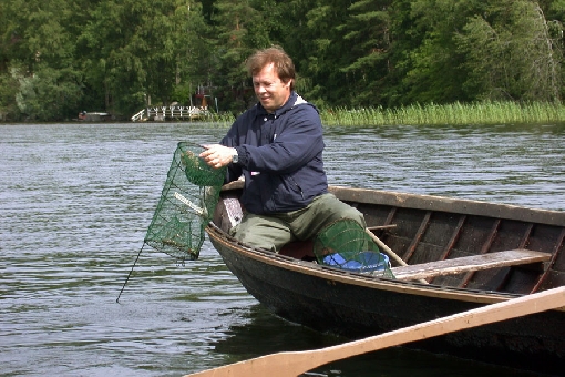 La pêche aux écrevisses est des plus amusantes. Le lac Iso-Roine, à Hauho.