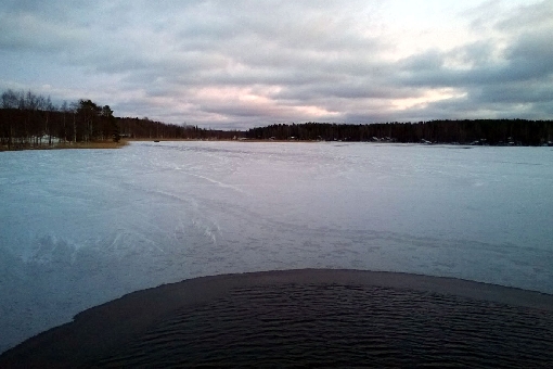 Small lakes and bay waters are freezing – ice fishing season starts soon also in the Finnish Lake District