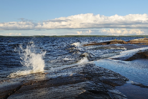 Les rochers du littoral de la baie Solisniemi, le « Keitele supérieur », Viitasaari.