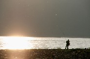 Combat entre pêcheur et saumon à l'embouchure de la rivière Tsulloveijoki, dans les tronçons... (Jani Ollikainen)